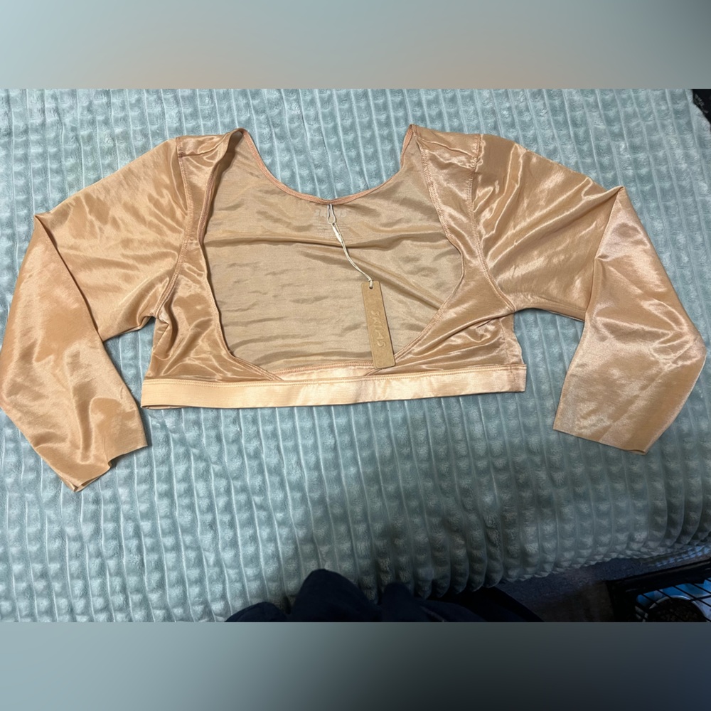 Skims arm shape wear